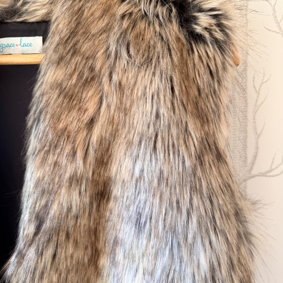 NWOT Grace and Lace Faux Fur Alpine Vest- Medium - Picture 2 of 5